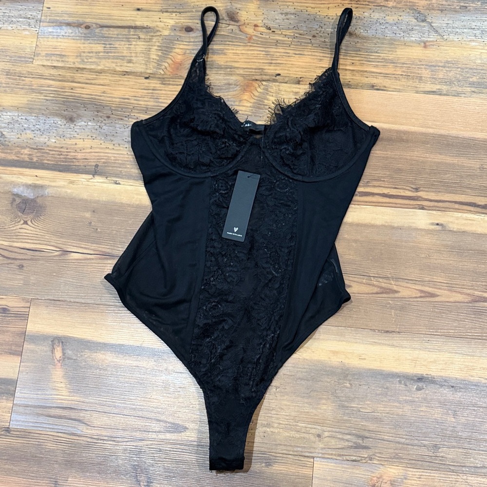 NWT Lulus black lace bodysuit size large